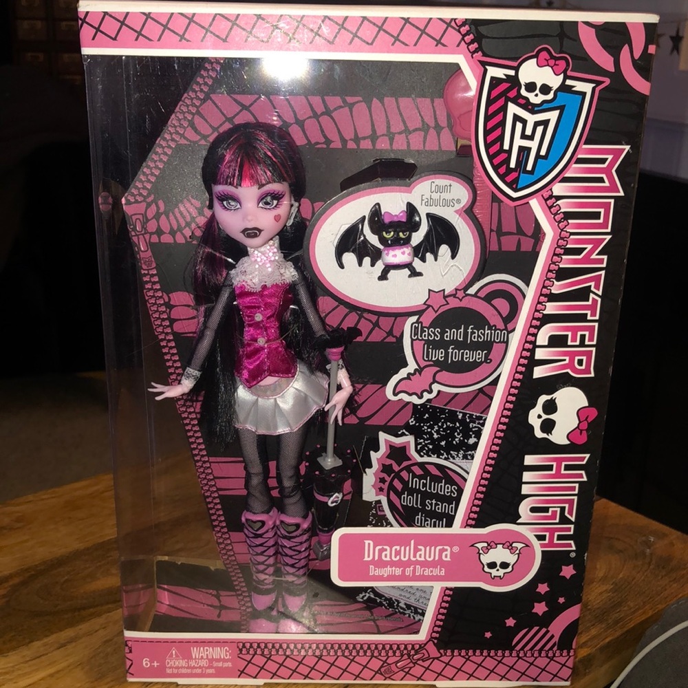 SOLD! Monster High Draculaura Doll Original Rerelease
